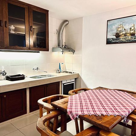 Apartments Simovic Tivat Eksteriør bilde